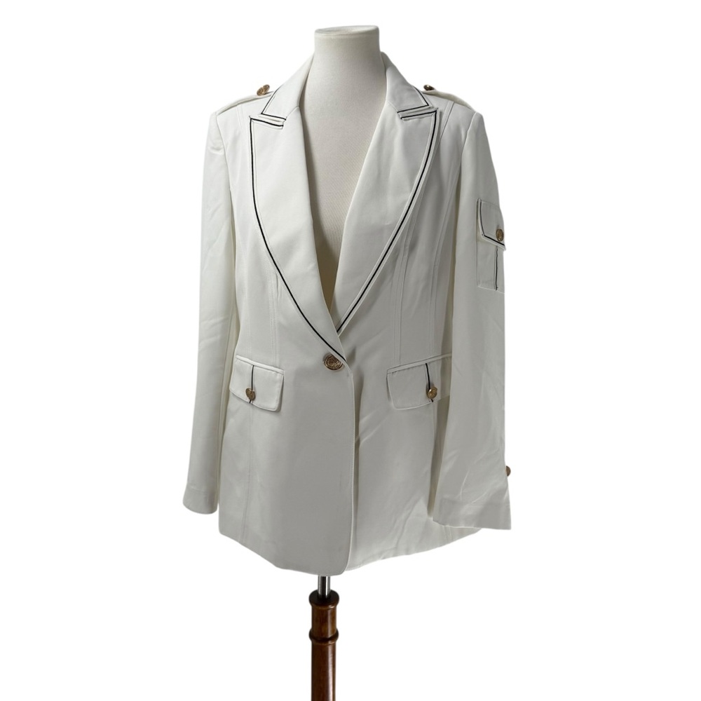 Insight Blazer with Notched Lapel and Tailored Silhouette